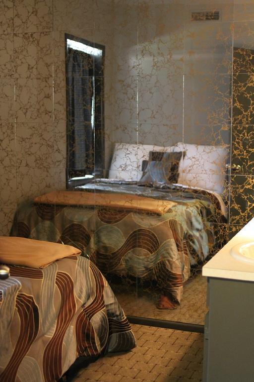 Lux Rooms Wallace Room photo